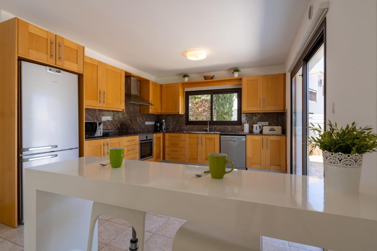 Lime 3-Bedroom Villa In פרוטאראס מראה חיצוני תמונה