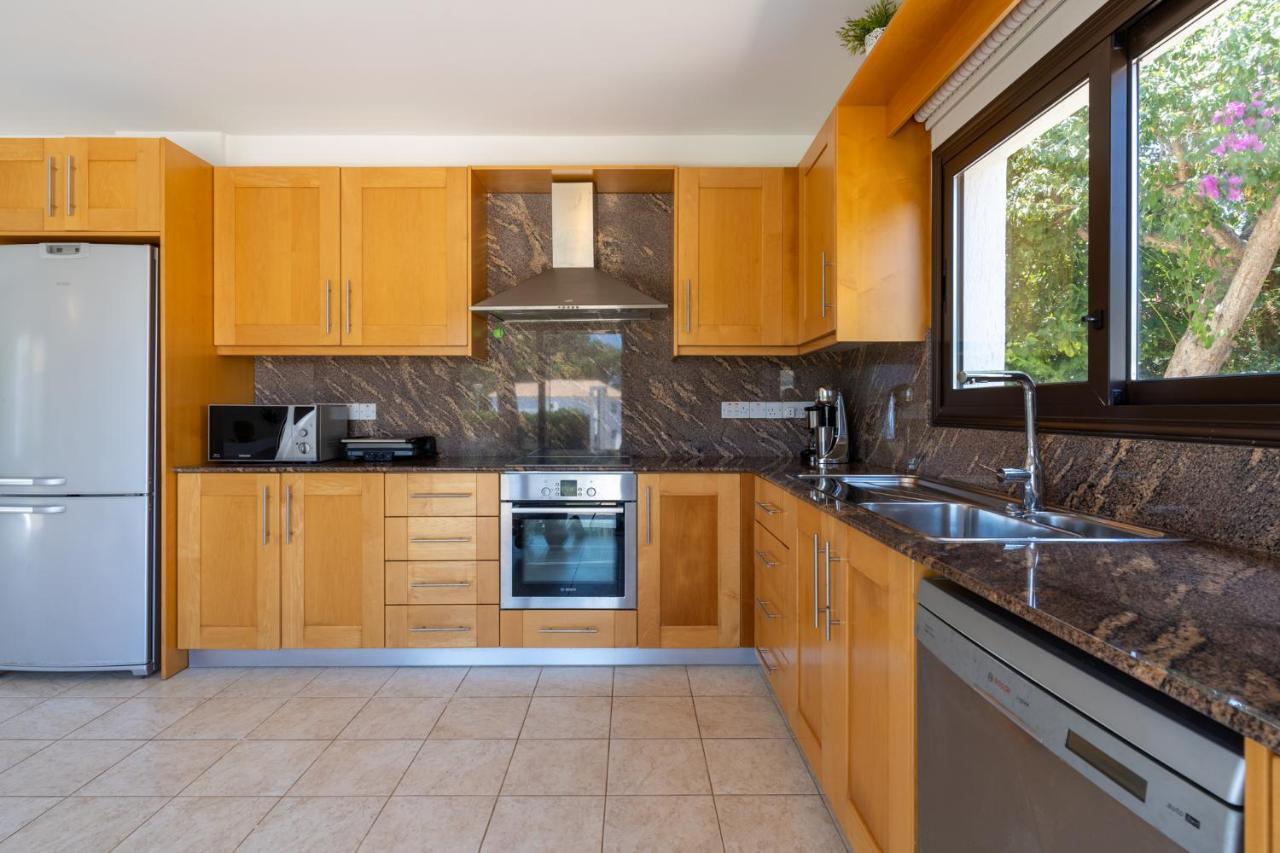 Lime 3-Bedroom Villa In פרוטאראס מראה חיצוני תמונה