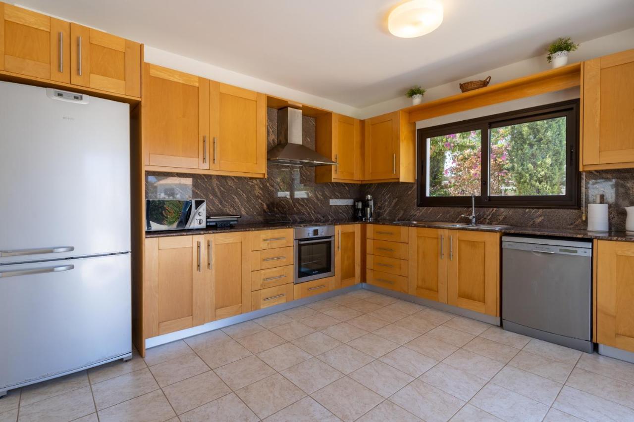 Lime 3-Bedroom Villa In פרוטאראס מראה חיצוני תמונה